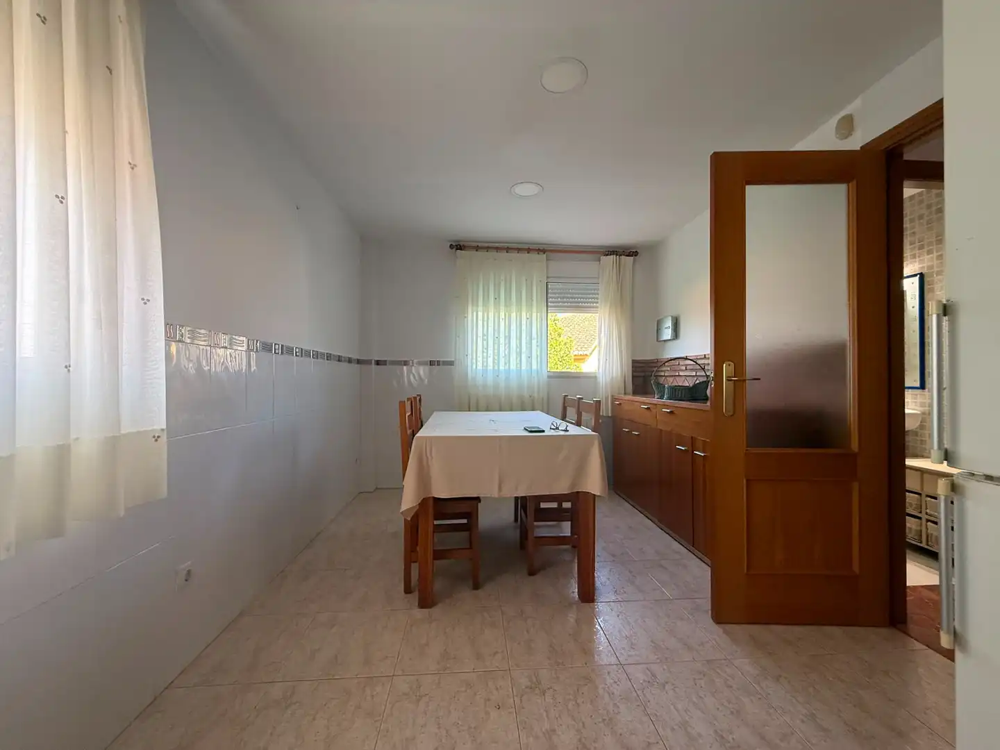Menjador de Casa o xalet en venda en La Pobla de Vallbona amb Aire condicionat, Calefacció i Jardí privat