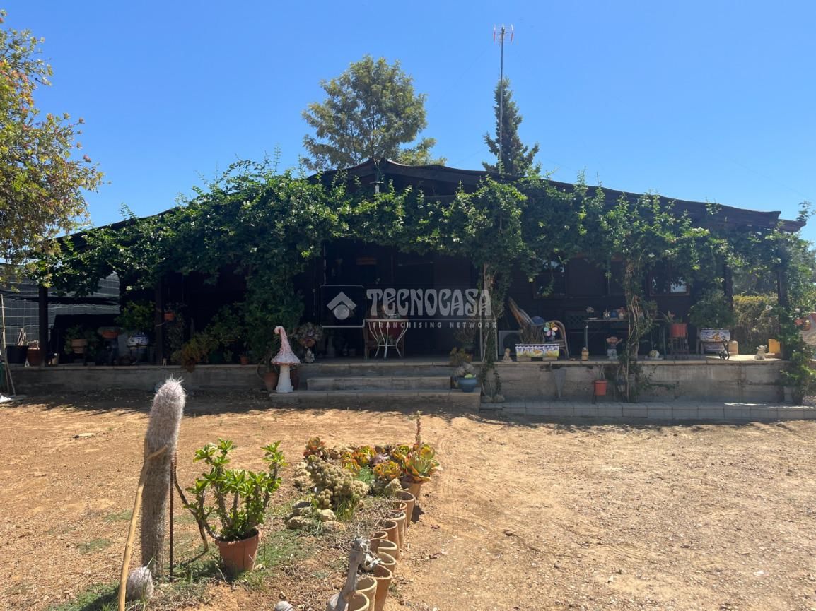 Country house for sale