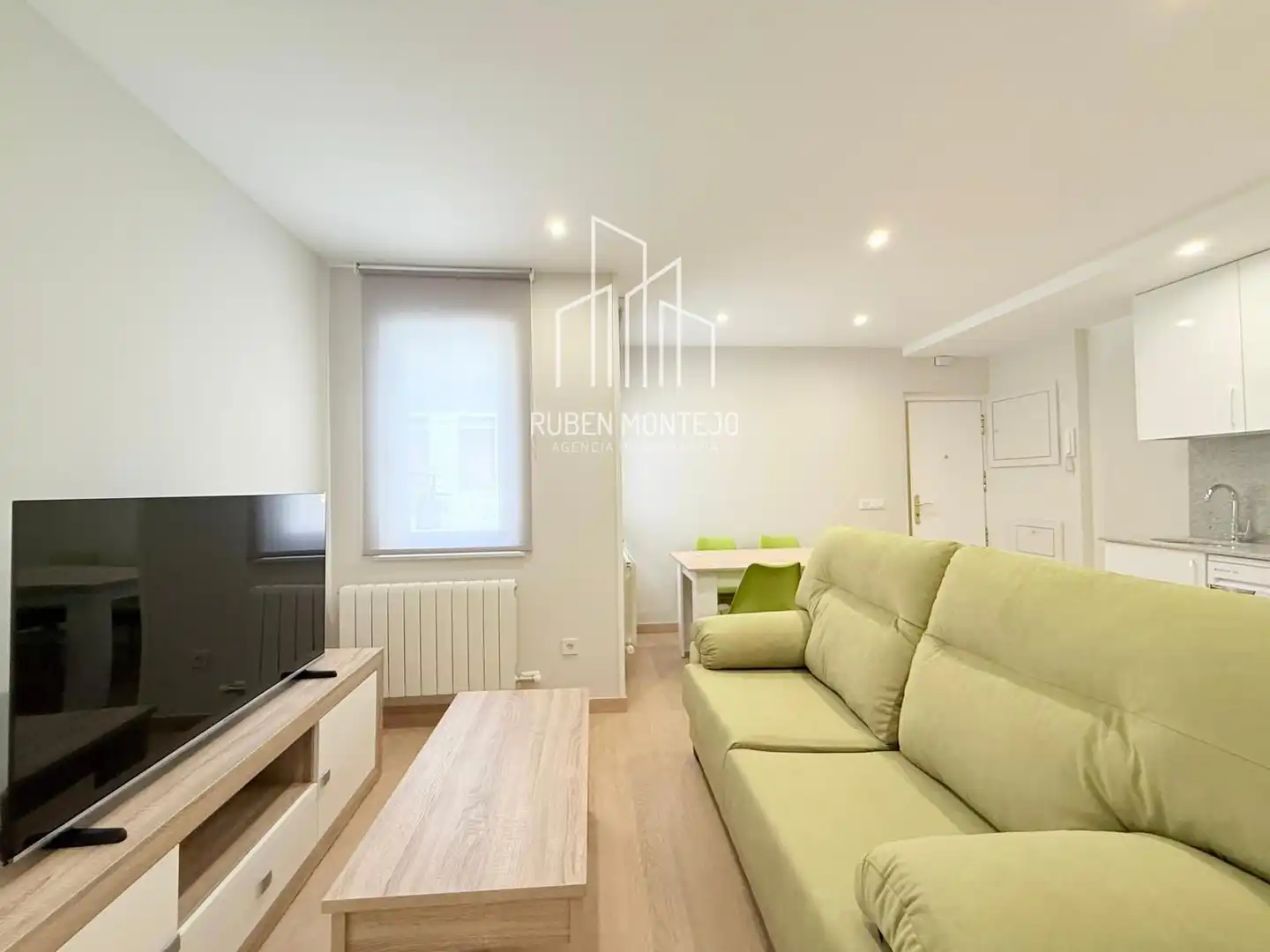 Living room of Flat for rent in Salamanca  with Heating, Storage room and Furnished