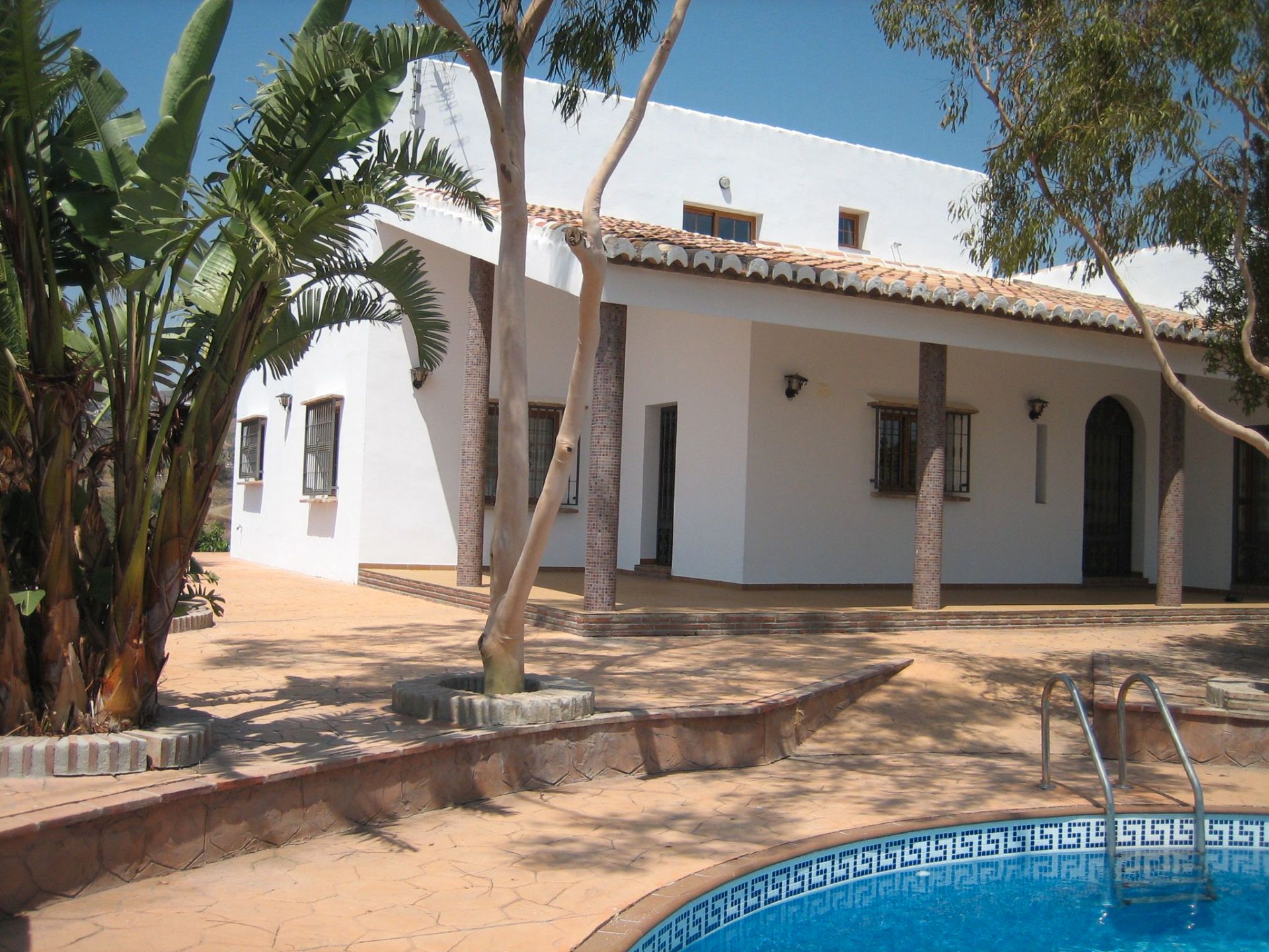 Vista exterior de Casa o xalet de lloguer en Vélez-Málaga amb Aire condicionat, Calefacció i Jardí privat
