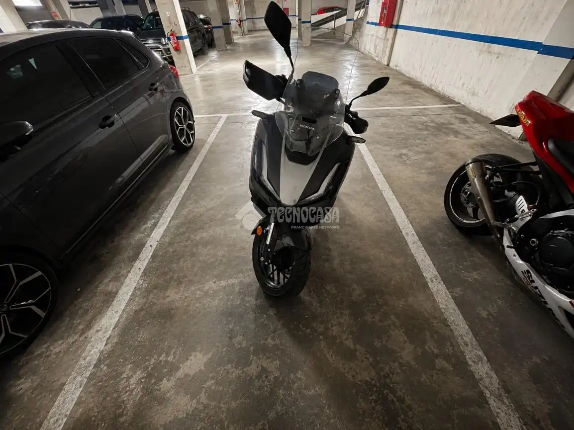 Außenansicht von Garage zum Verkauf in Barcelona