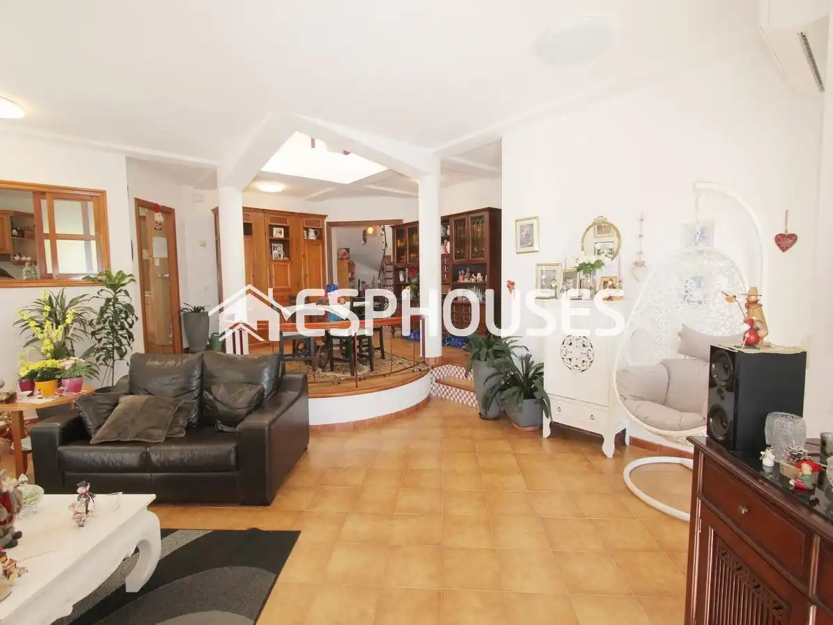 Sala de estar de Casa o chalet en venta en Altea con Aire acondicionado, Terraza y Piscina