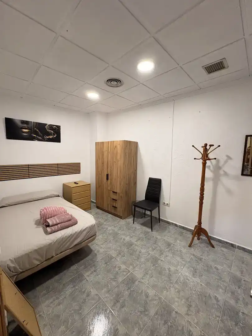 Schlafzimmer von Erdgeschoss zur Miete in Silla mit Klimaanlage, Abstellraum und Möbliert