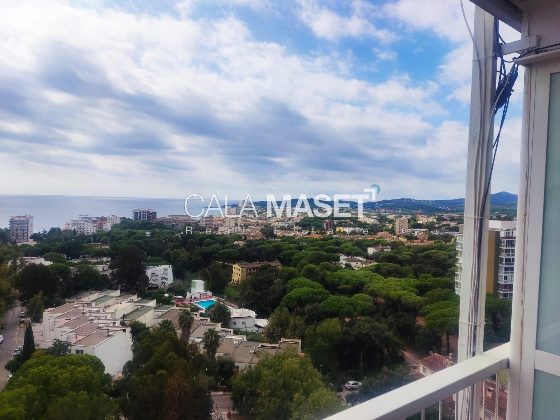 Vista exterior de Apartament en venda en Castell d'Aro, Platja d'Aro i s'Agaró amb Jardí privat