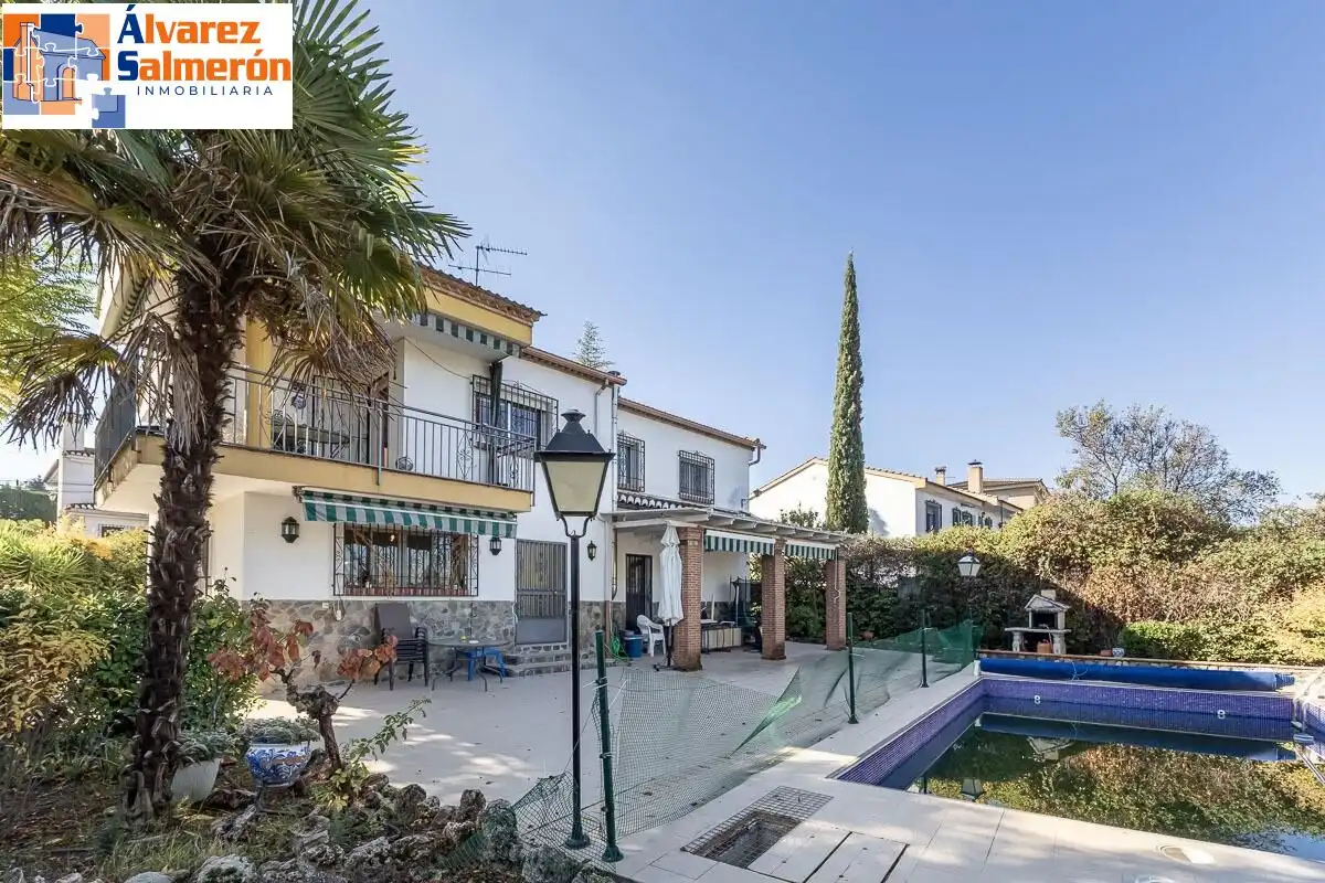 Detached house with pool for sale in Calle de la Encina, imagen 4