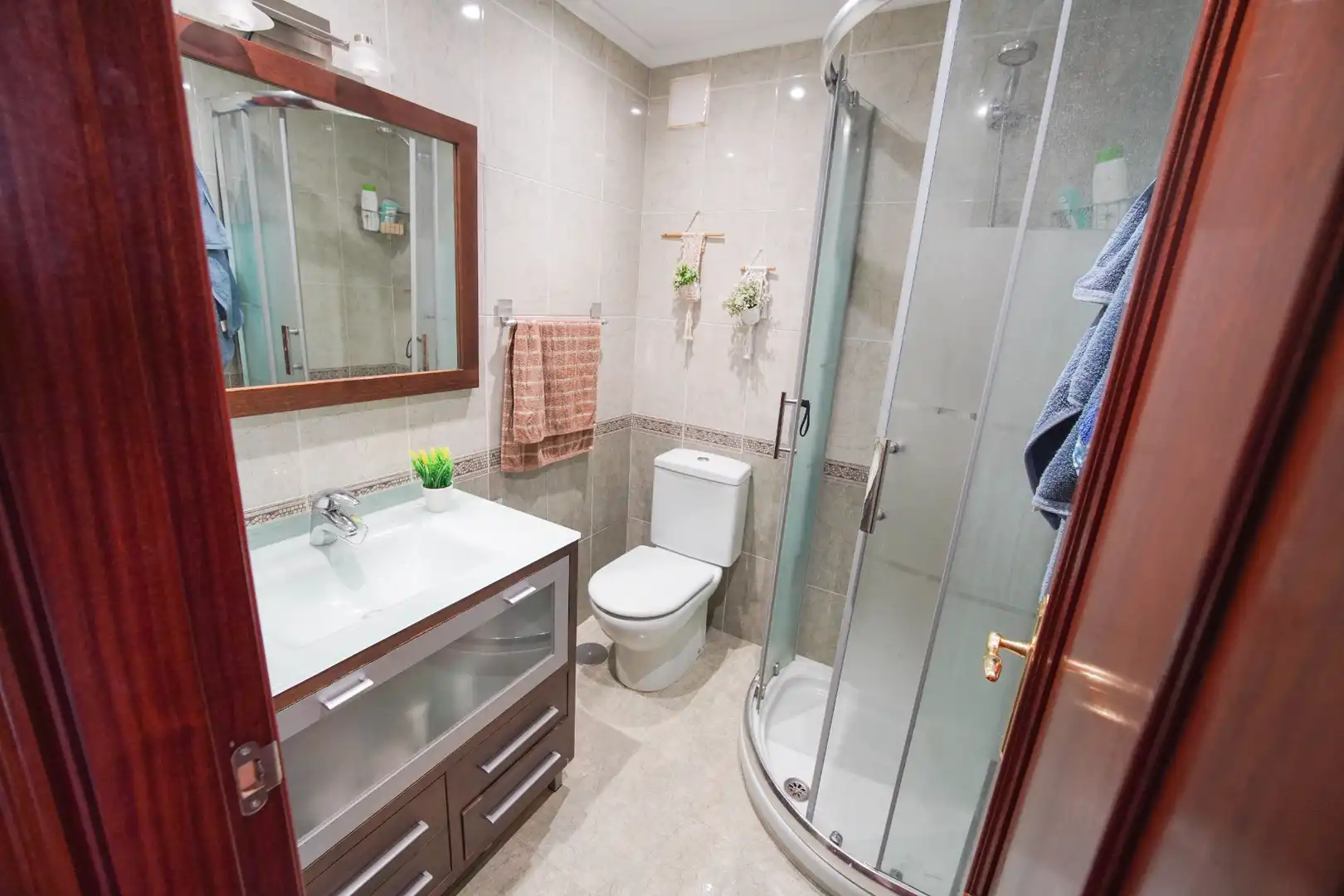 Badezimmer von Dachboden zum Verkauf in Avilés mit Heizung, Parkett und Terrasse