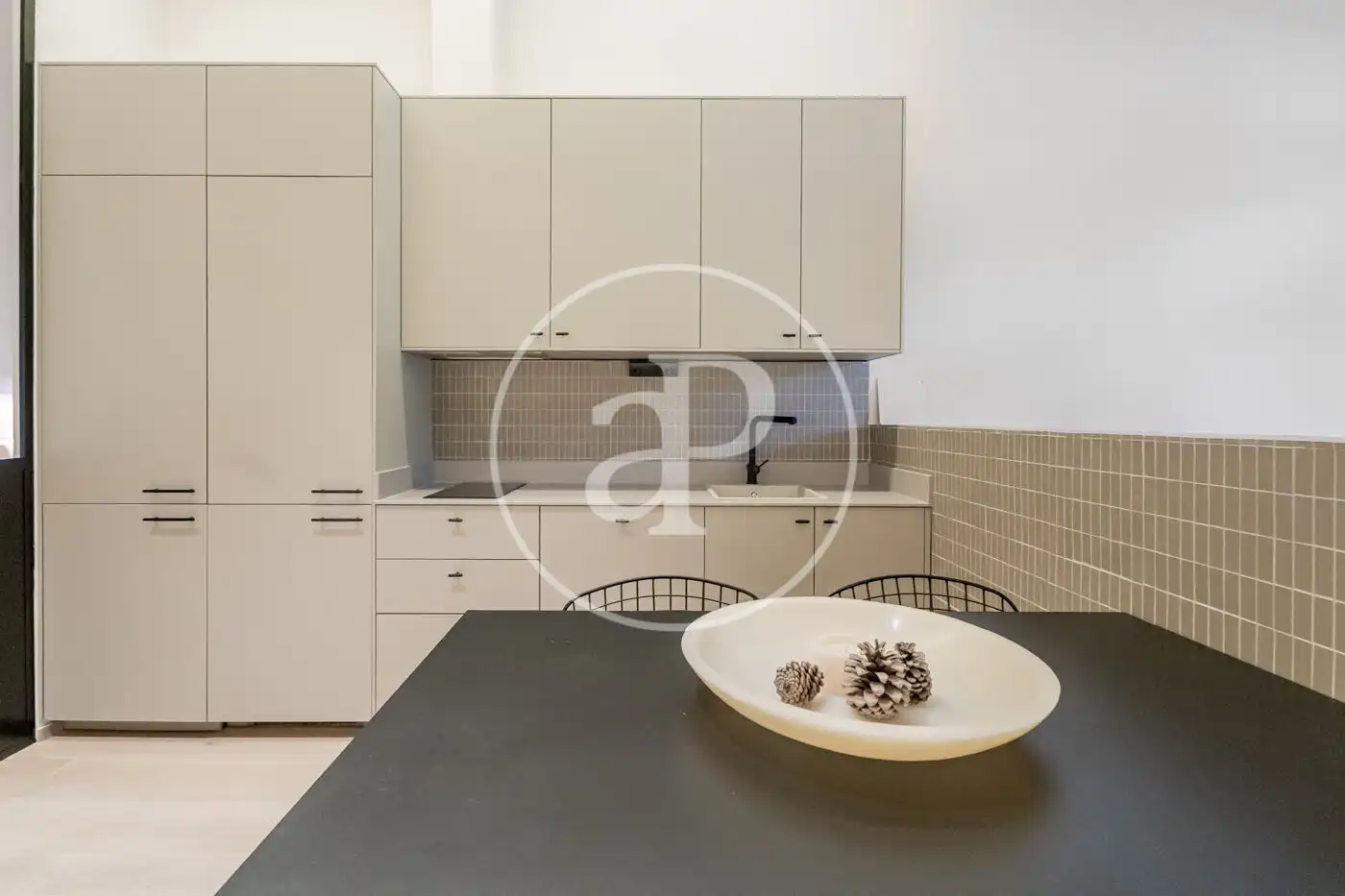 Cuina de Pis de lloguer en Madrid amb Aire condicionat, Calefacció i Moblat