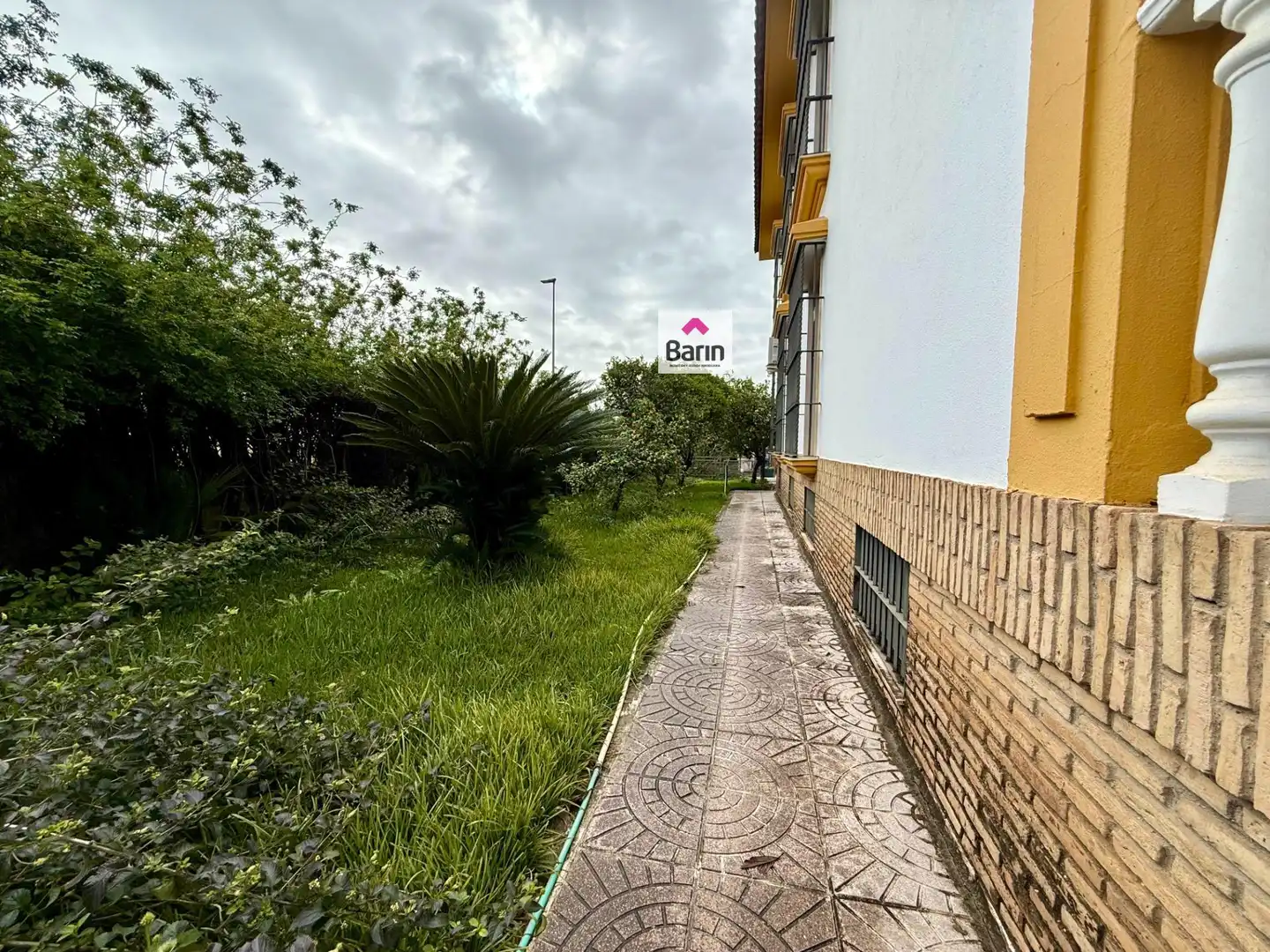 Vista exterior de Casa o xalet en venda en Córdoba amb Jardí privat, Terrassa i Traster