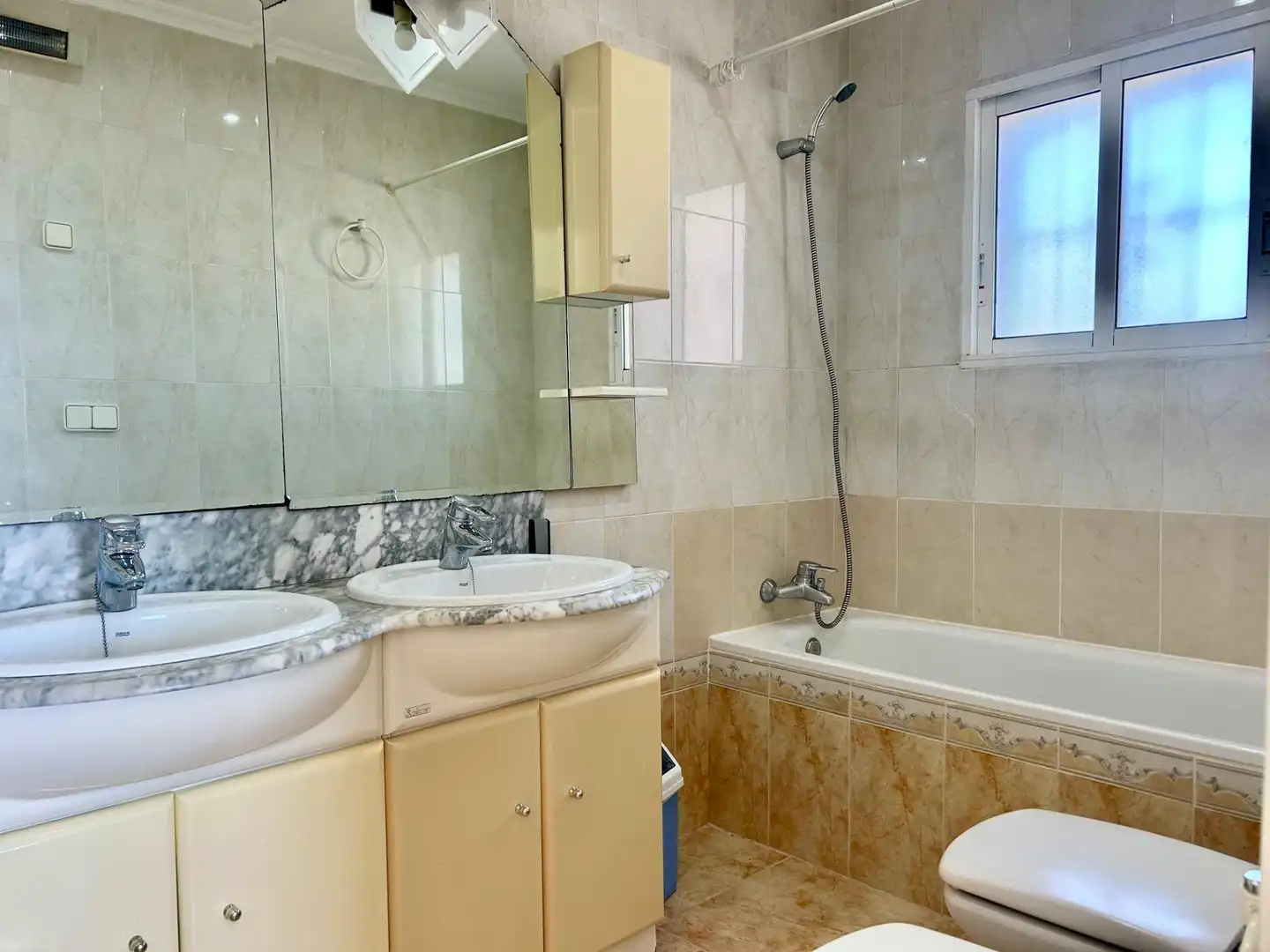 Bany de Casa o xalet en venda en Torrevieja amb Aire condicionat, Calefacció i Jardí privat