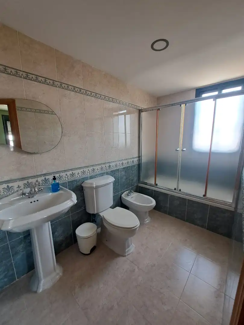 Bany de Casa o xalet en venda en Dos Hermanas amb Aire condicionat, Terrassa i Forn