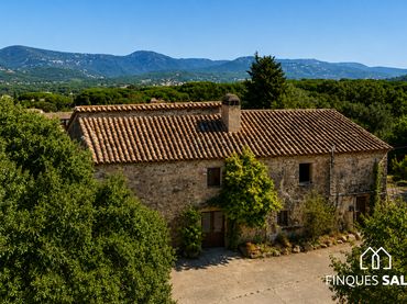 Casa rústica con jardín en venta en Golf Costa Brava