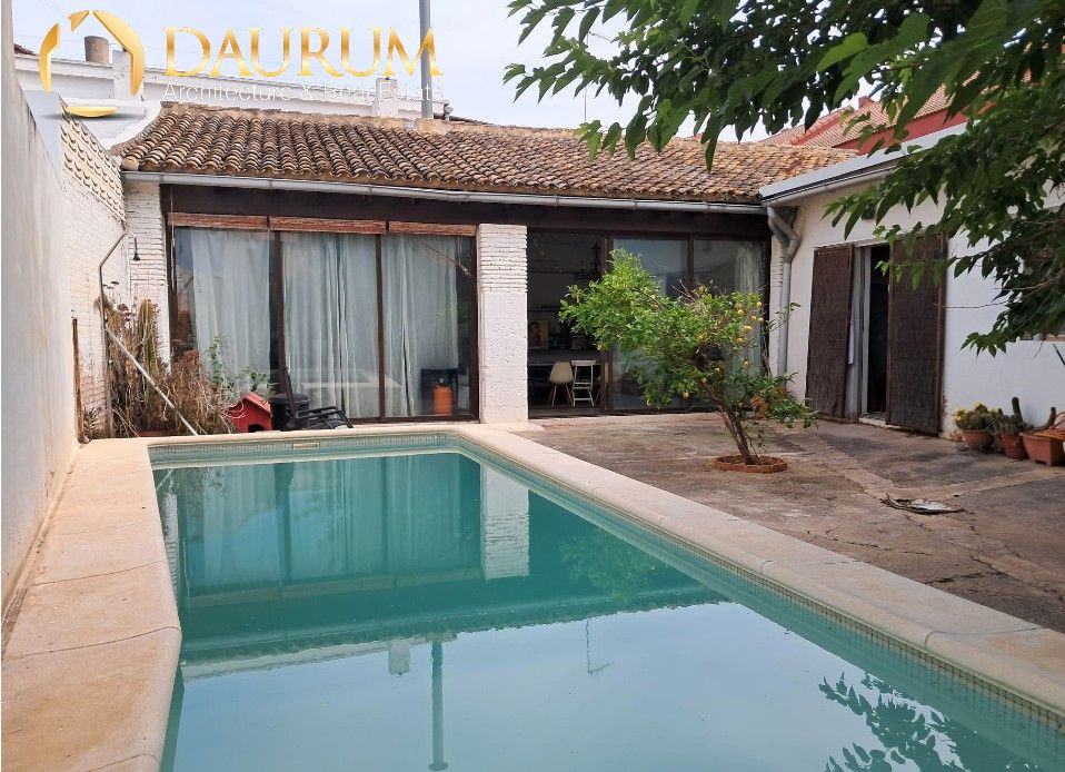 Swimming pool of Country house for sale in  Valencia Capital  with Air Conditioner, Heating and Terrace