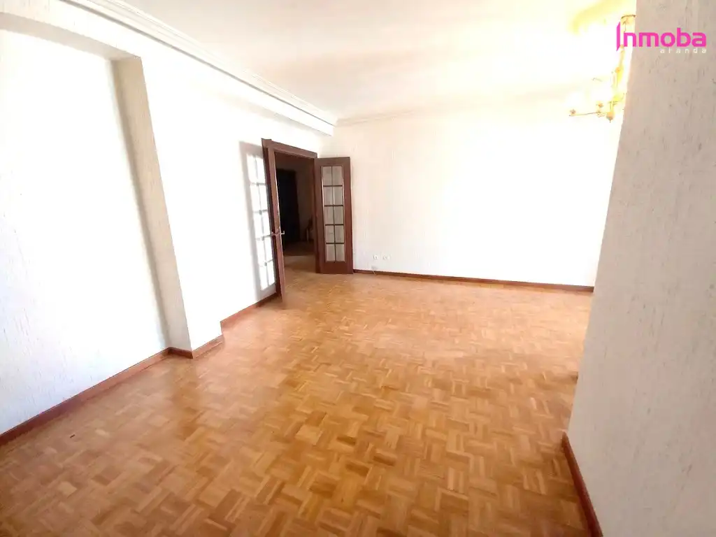 Sala de estar de Piso en venta en Aranda de Duero con Calefacción, Parquet y Terraza