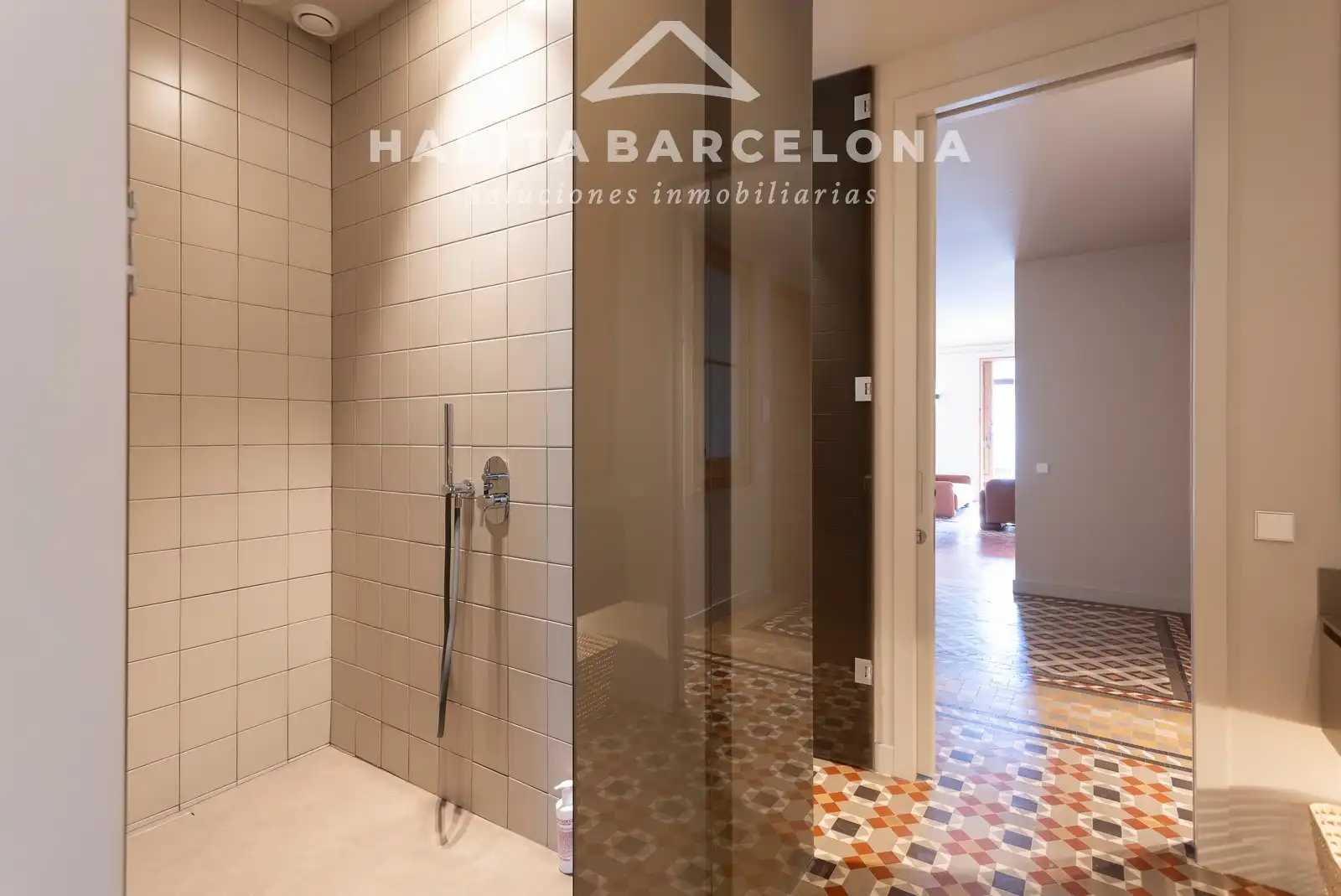 Wohnung zur Miete in Barcelona mit Klimaanlage, Heizung und Parkett
