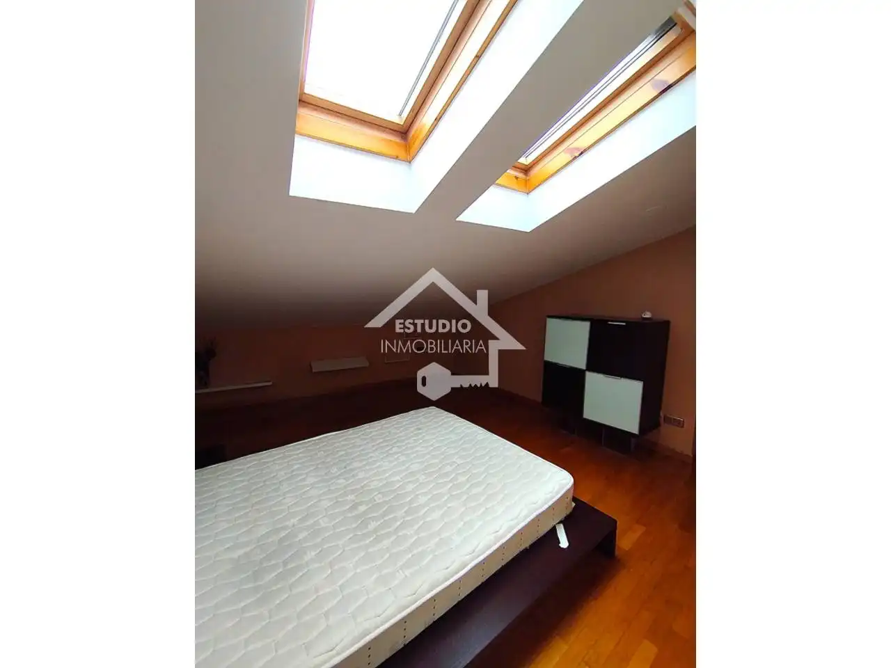 Habitación de Dúplex en venta en Viana con Calefacción y Balcón