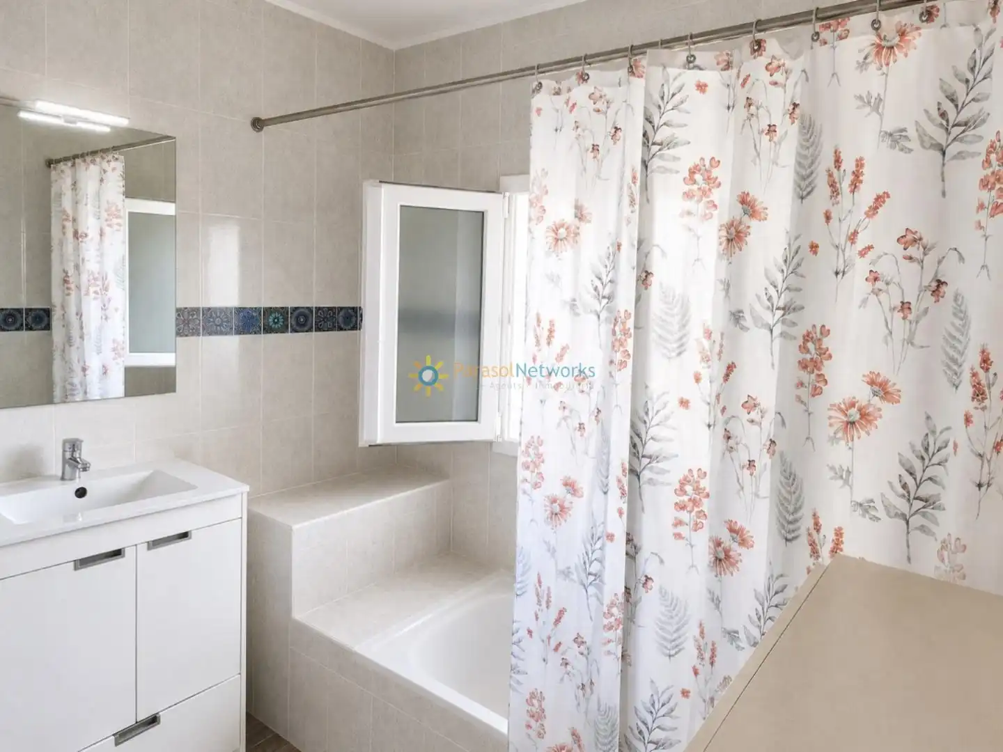 Badezimmer von Haus oder Chalet zum Verkauf in Oliva mit Klimaanlage, Privatgarten und Terrasse