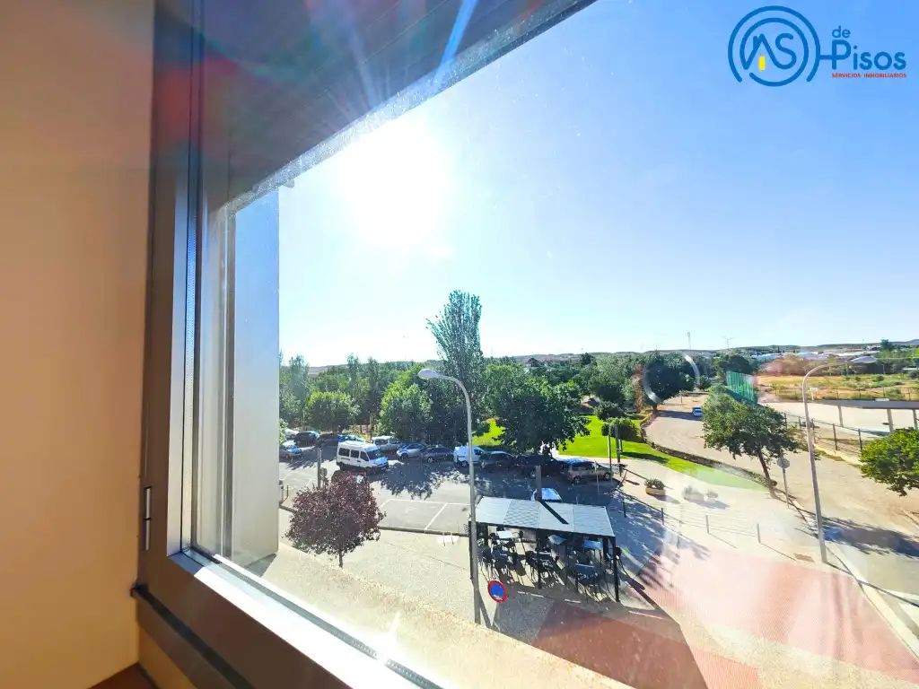 Vista exterior de Piso de alquiler en Cadrete con Calefacción, Jardín privado y Parquet