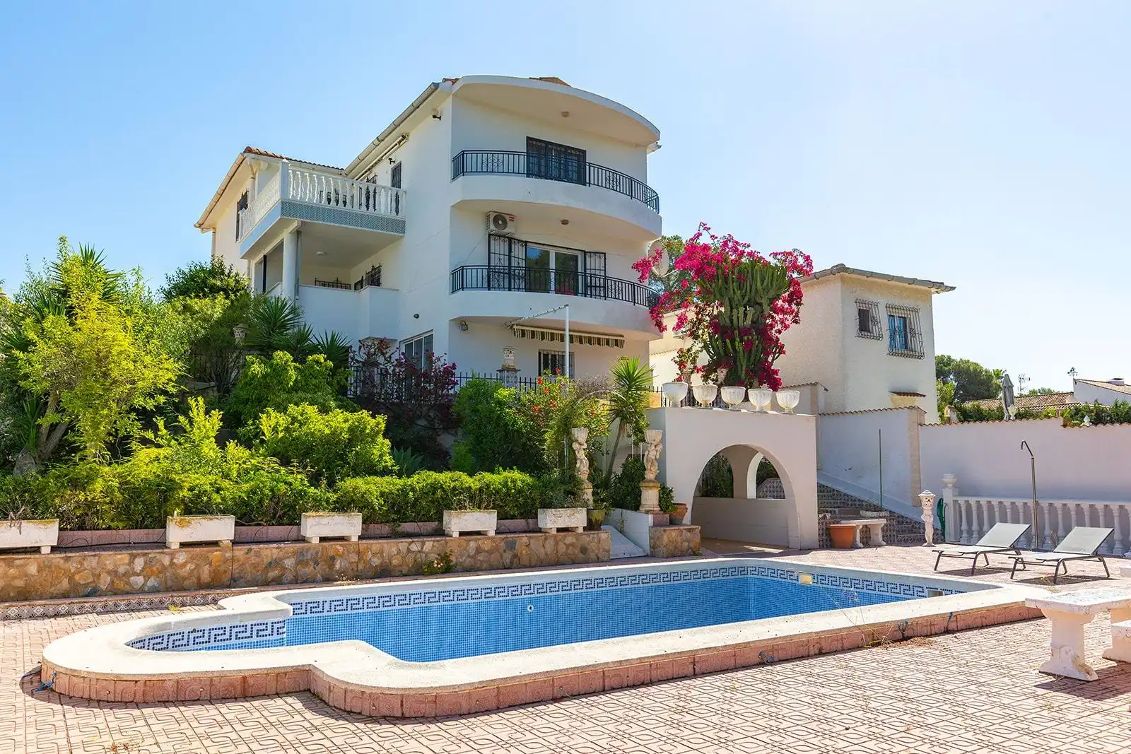 Villa avec piscine à vendre à Calle del Abedul