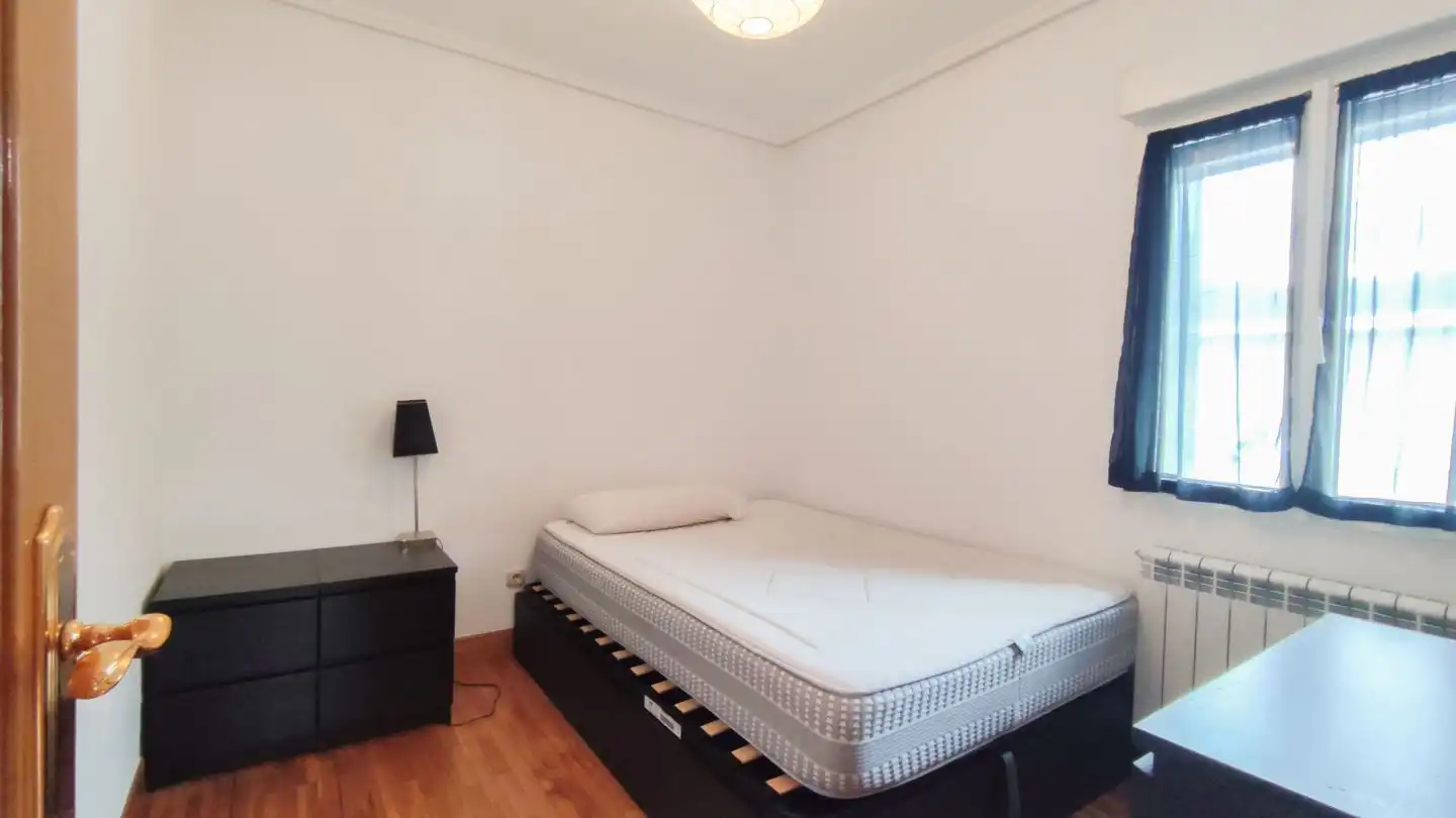 Dormitori de Apartament de lloguer en Donostia - San Sebastián  amb Calefacció i Balcó