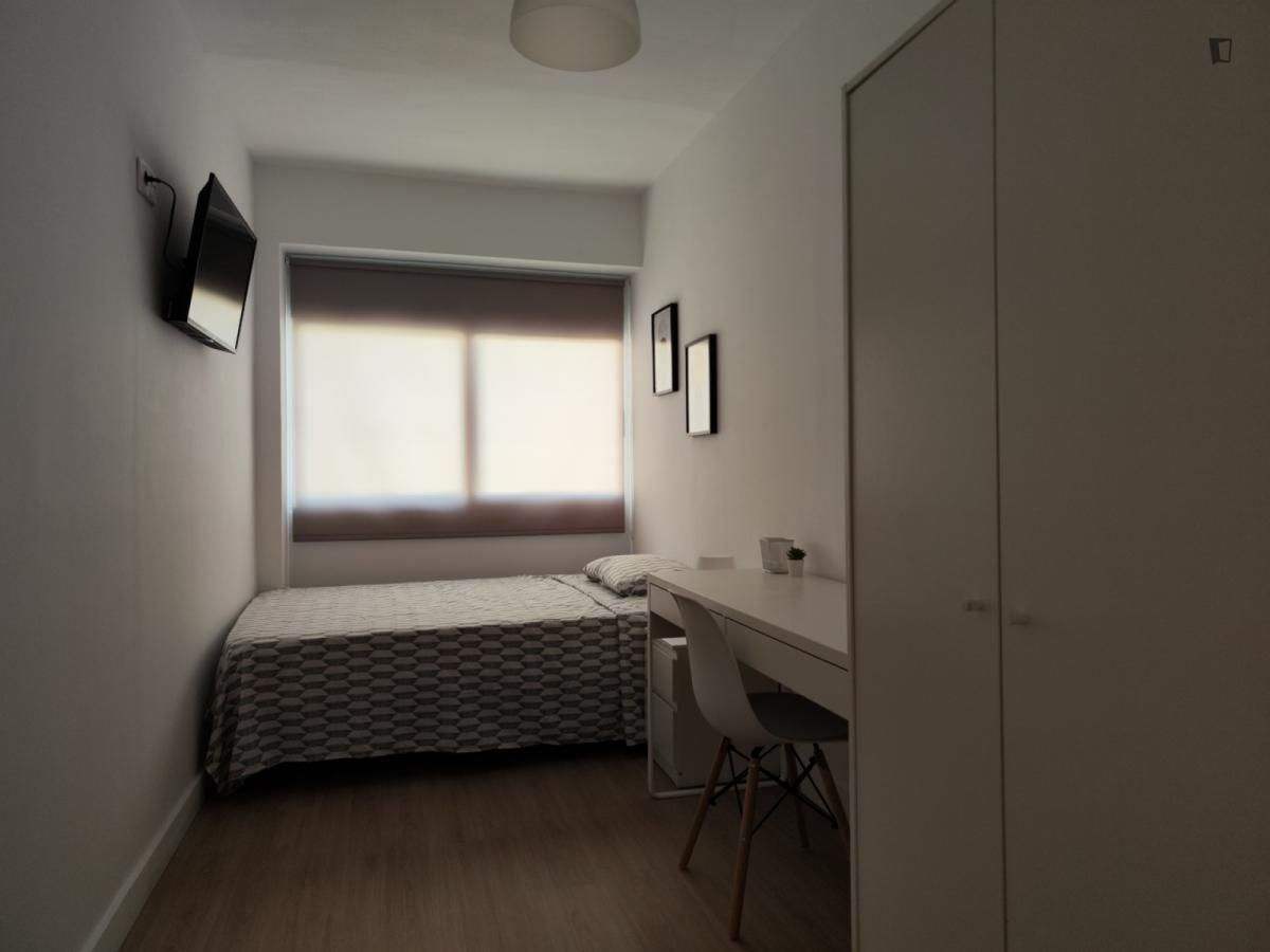 Dormitori de Apartament per a compartir en Alicante / Alacant amb Moblat, Forn i Rentadora
