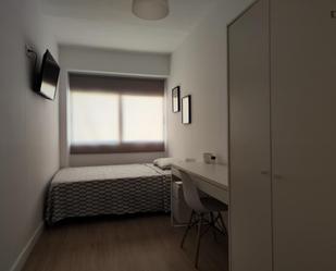 Dormitori de Apartament per a compartir en Alicante / Alacant amb Moblat, Forn i Rentadora