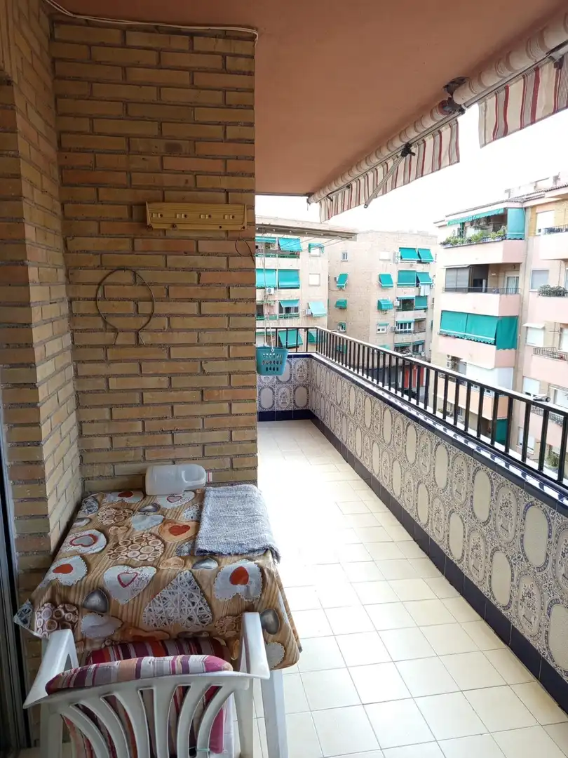 Terrassa de Pis de lloguer en Granada amb Moblat i Balcó