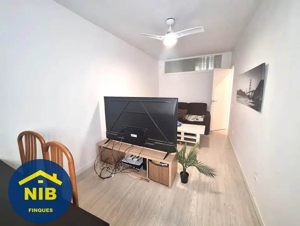 Sala d'estar de Estudi en venda en Barcelona amb Parquet