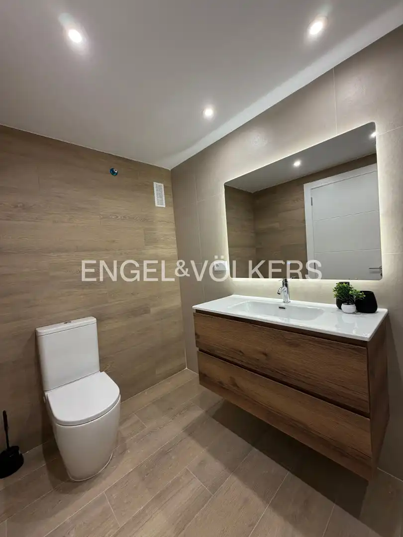 Baño de Piso de alquiler en Valencia con Aire acondicionado, Calefacción y Balcón