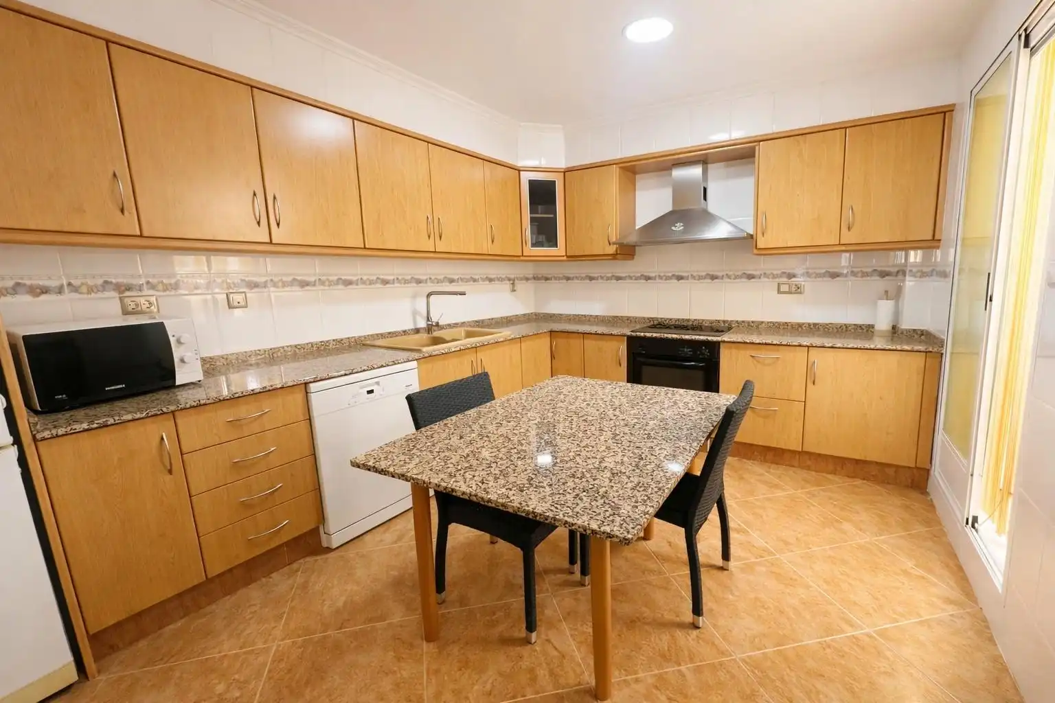 Cuina de Casa adosada en venda en Sagunto / Sagunt amb Aire condicionat, Calefacció i Terrassa