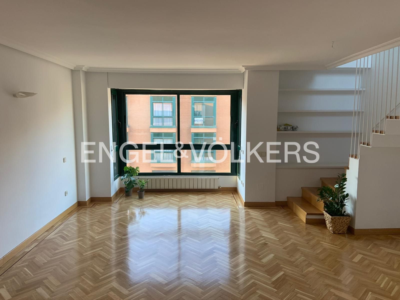 Vista exterior de Àtic de lloguer en  Madrid Capital amb Aire condicionat, Calefacció i Parquet