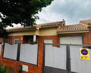 Exterior view of House or chalet for sale in Pioz  with Heating, Private garden and Parquet flooring