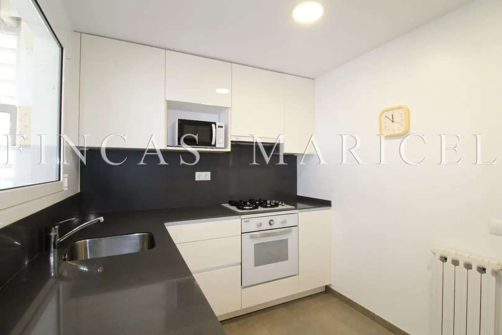 Cocina de Ático de alquiler en Sitges con Aire acondicionado, Calefacción y Terraza