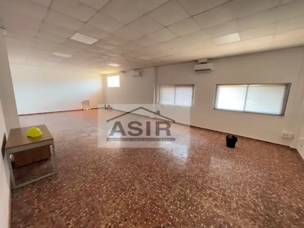 Industrial buildings for rent in Favara