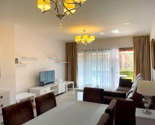 Sala d'estar de Apartament de lloguer en Estepona amb Aire condicionat i Terrassa