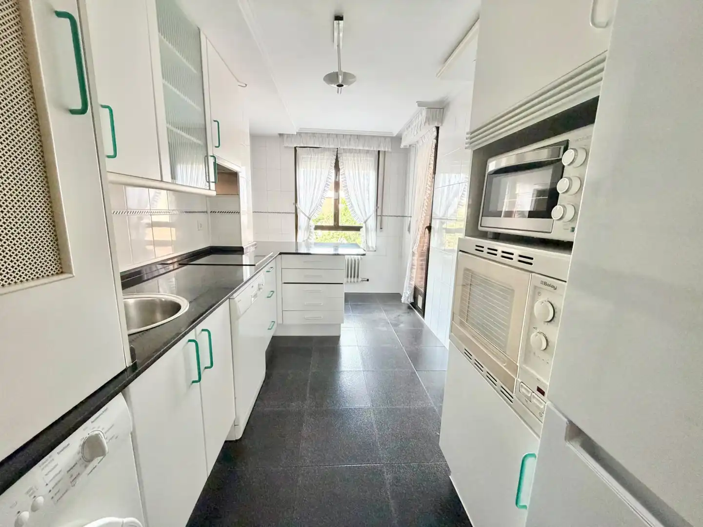 Kitchen of Flat for rent in  Logroño  with Heating, Terrace and Swimming Pool