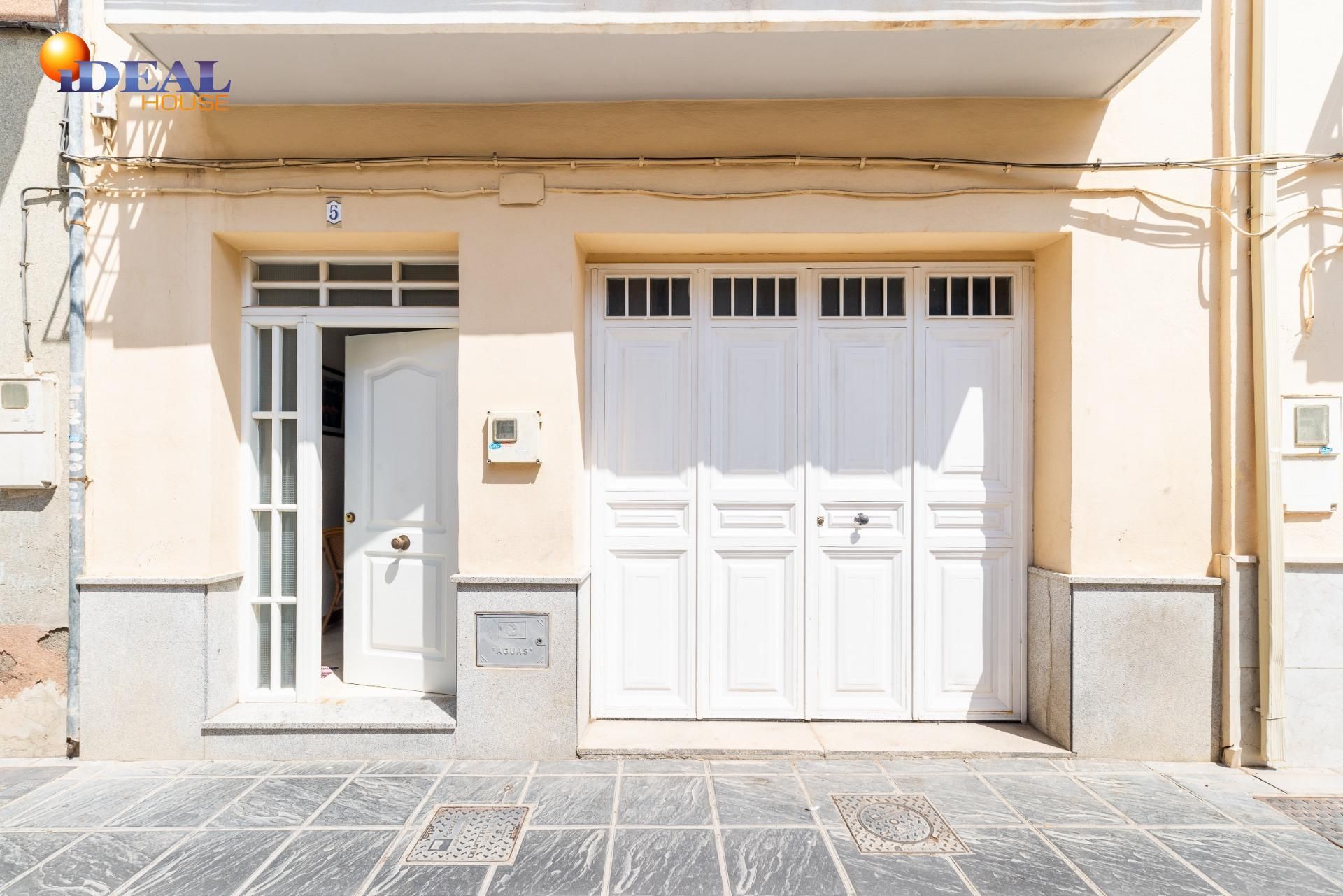 Vista exterior de Casa adosada en venta en Santa Fe