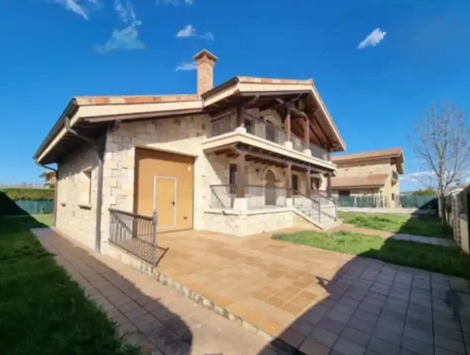 Chalet con piscina en venta en Villarcayo de Merindad de Castilla la Vieja, imagen 2