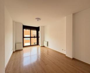 Bedroom of Flat to rent in  Madrid Capital  with Air Conditioner, Heating and Balcony