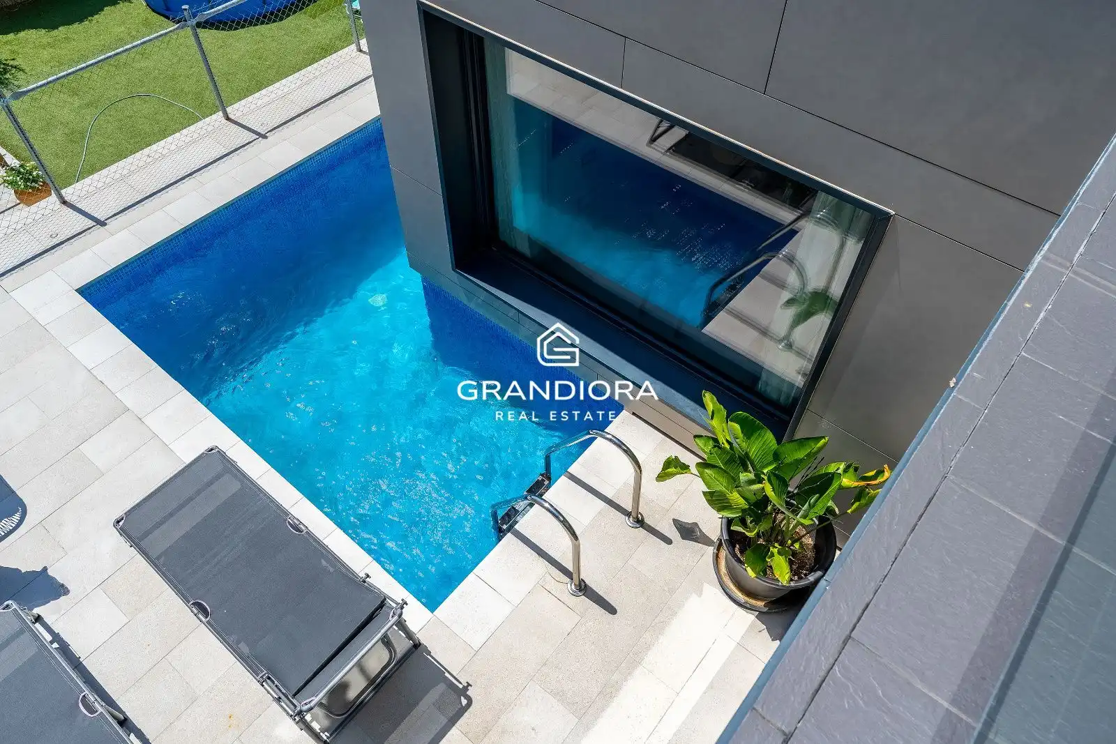Swimming pool of Houses for rent in Esplugues de Llobregat  with Air Conditioner, Heating and Storage room