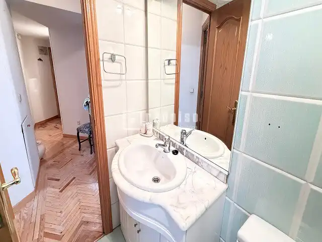 Baño de Piso de alquiler en Madrid con Amueblado