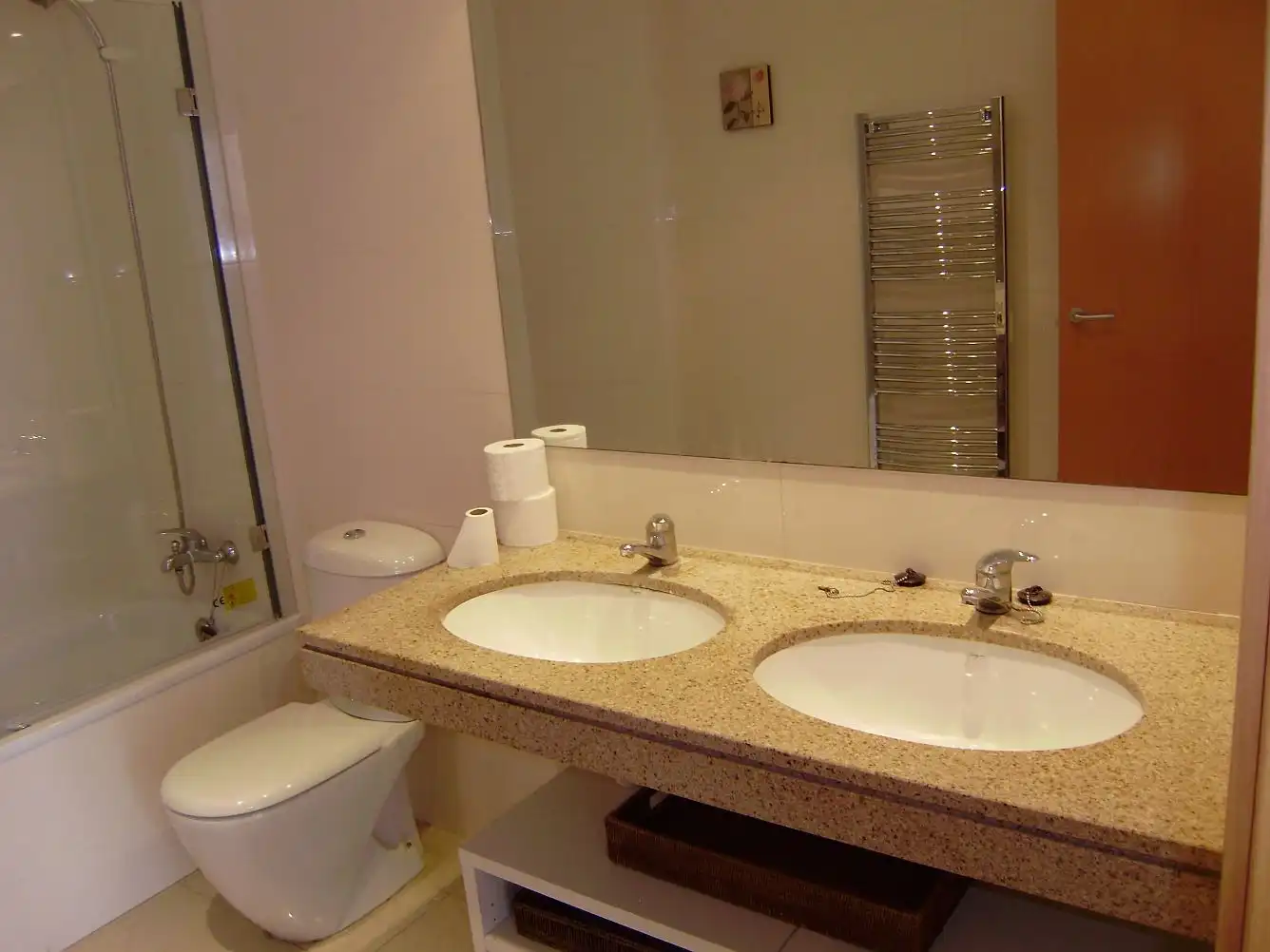 Bathroom of Flat for rent in Badalona  with Air Conditioner, Heating and Terrace