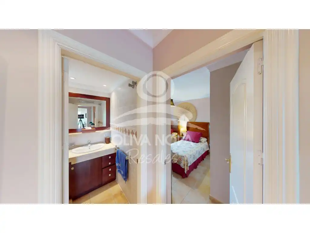 Habitación de Casa o chalet en venta en Oliva con Terraza y Piscina