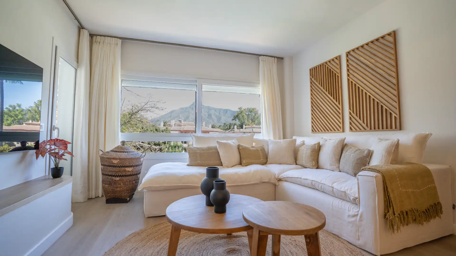 Wohnzimmer von Wohnungen zur Miete in Marbella mit Klimaanlage, Heizung und Terrasse