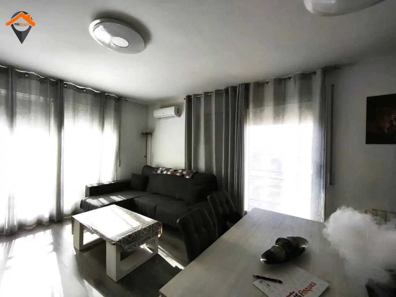 Living room of Flat for sale in Sabadell  with Air Conditioner, Heating and Parquet flooring