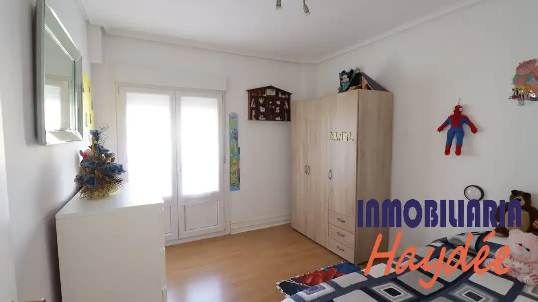 Schlafzimmer von Wohnung zum Verkauf in Leioa mit Abstellraum und Balkon