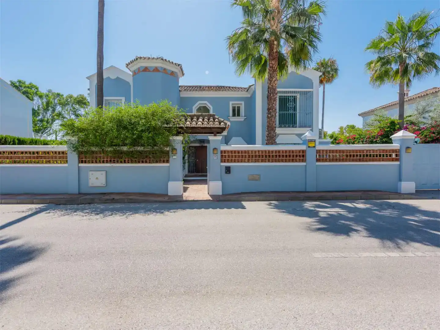 Außenansicht von Wohnung zur Miete in Estepona mit Klimaanlage, Schwimmbad und Balkon