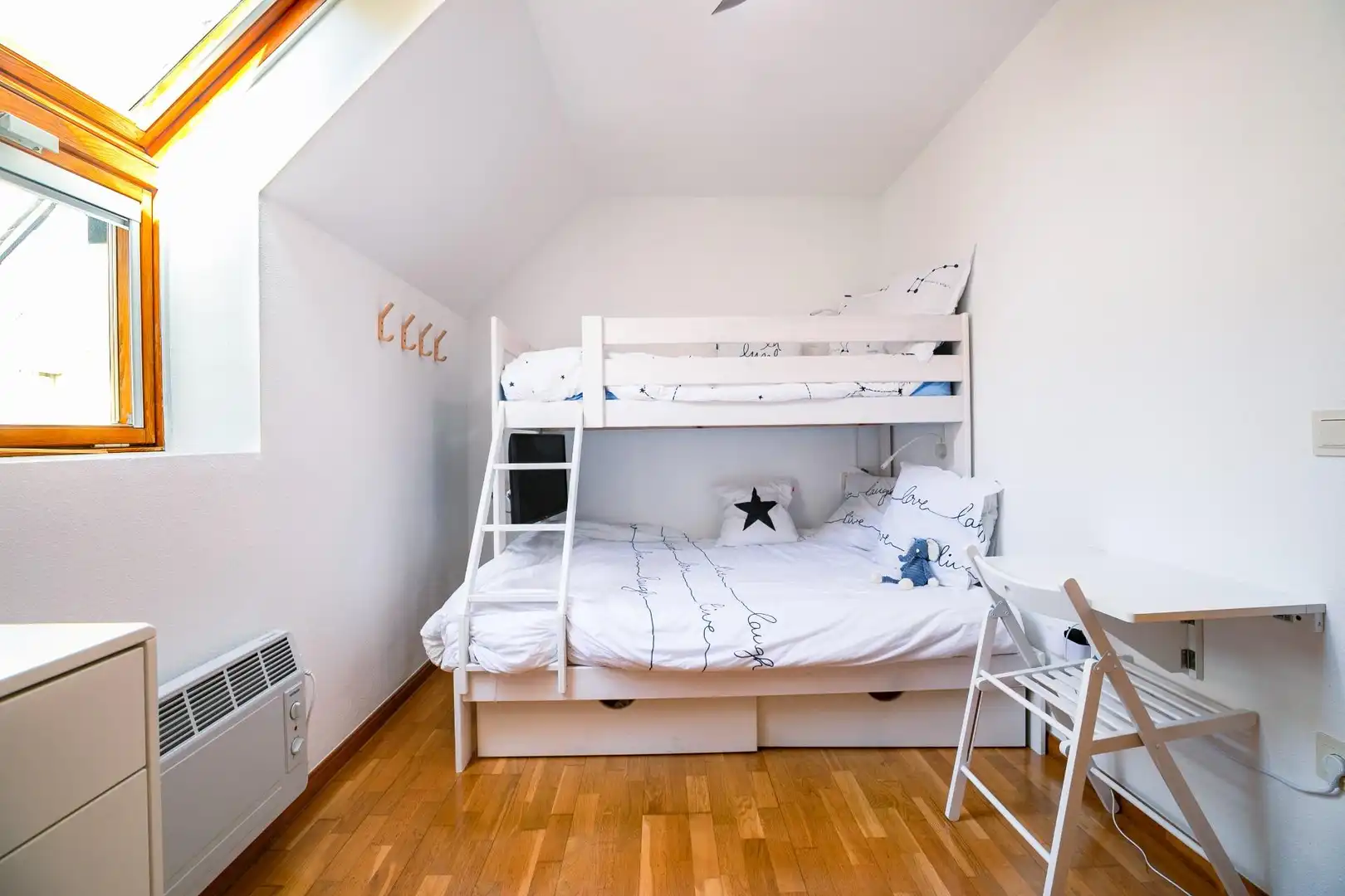 Bedroom of Flat for sale in Jaca  with Heating, Parquet flooring and Storage room