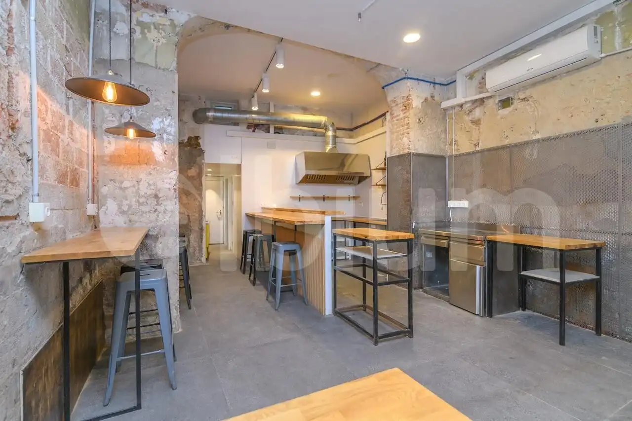 Local comercial en venda a Carrer JOSEP ANSELM CLAVE, imagen 2