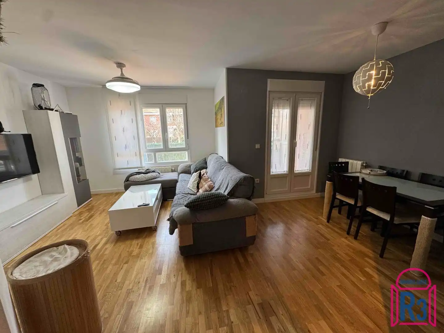 Wohnzimmer von Einfamilien-Reihenhaus zum Verkauf in San Andrés del Rabanedo mit Heizung und Privatgarten