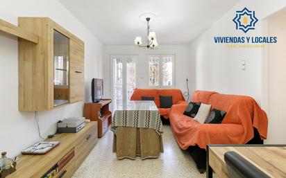 Living room of Flat for sale in  Granada Capital  with Balcony